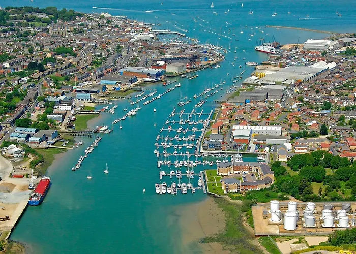 Marina Bridge House Central Cowes