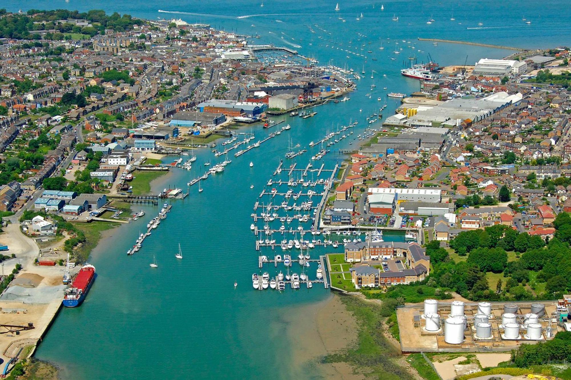 Marina Bridge House Cowes *